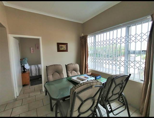 2 BEDROOM TOWNHOUSE FOR SALE IN MARGATE BEACH